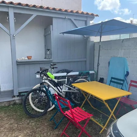 Maisonnette Au Pied Du Marche Et 300 M De La