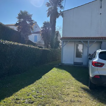 Maisonnette Au Pied Du Marche Et 300 M De La