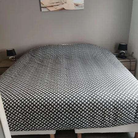 Maisonnette Au Pied Du Marche Et 300 M De La