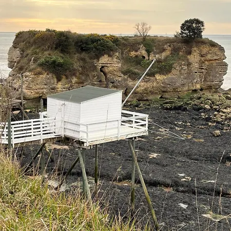 Maisonnette Au Pied Du Marche Et 300 M De La *